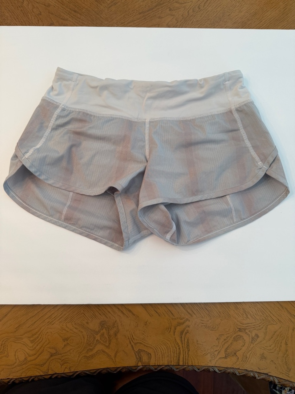 Lululemon Speed Up low rise 2.5” shorts  Size 4